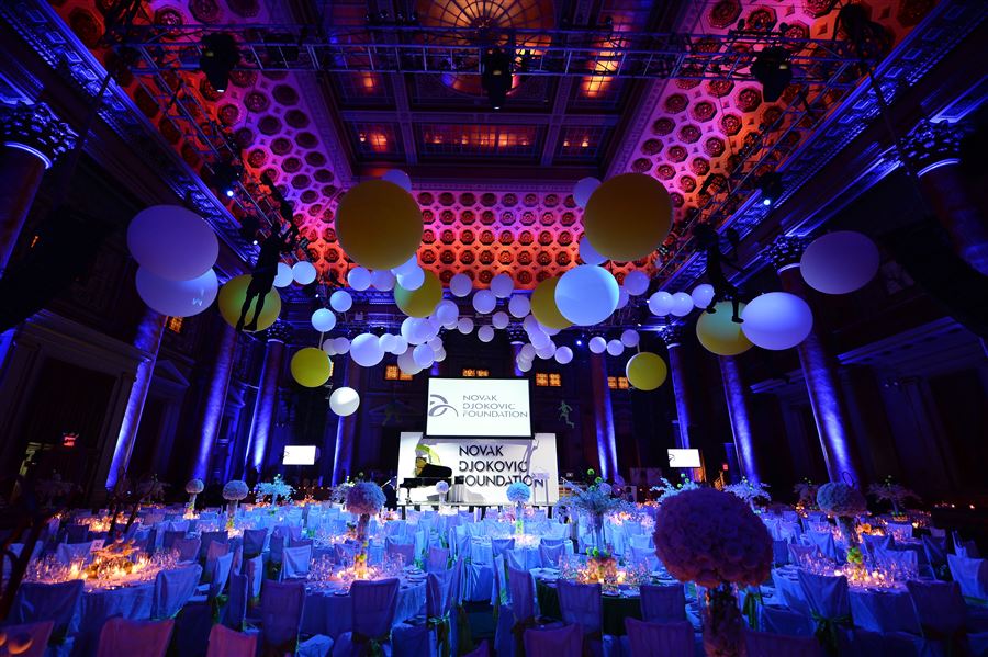 Imagen de la cena solidaria de una fundación internacional